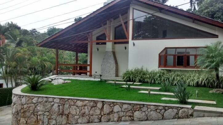 Casa à venda e aluguel com 3 quartos, 330m² - Foto 1