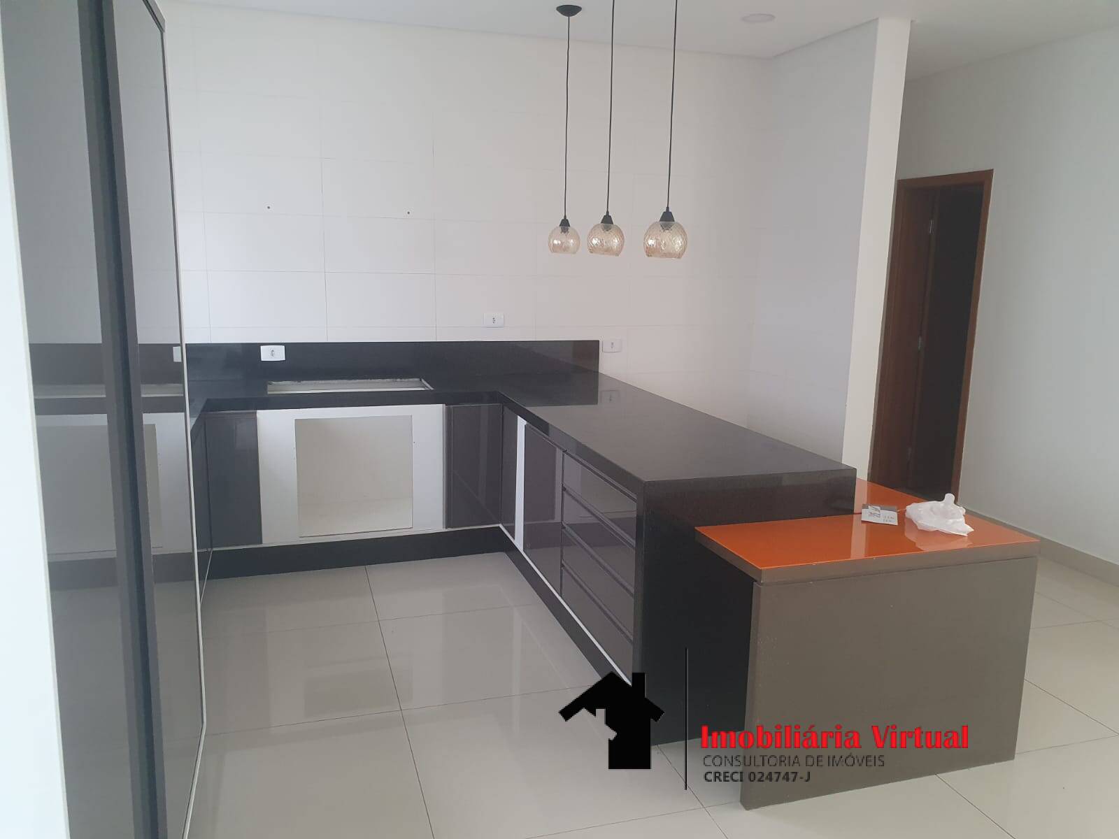 Casa à venda com 4 quartos, 300m² - Foto 3