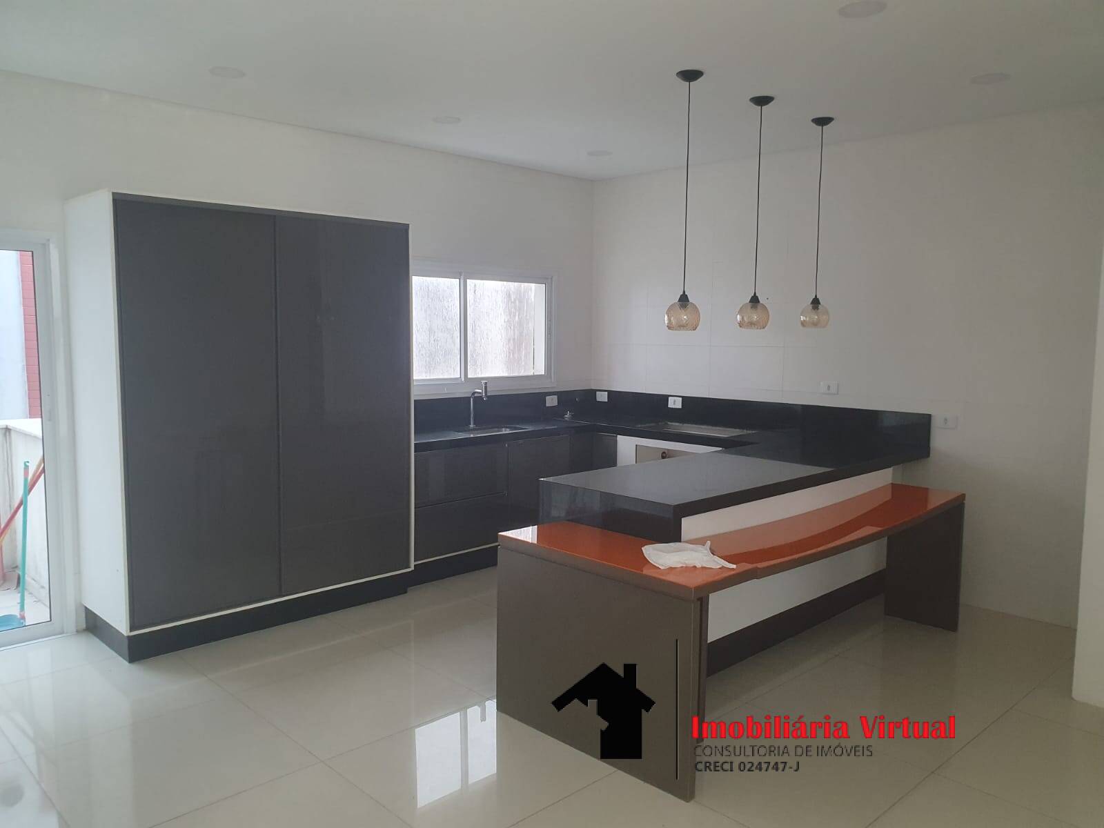 Casa à venda com 4 quartos, 300m² - Foto 4