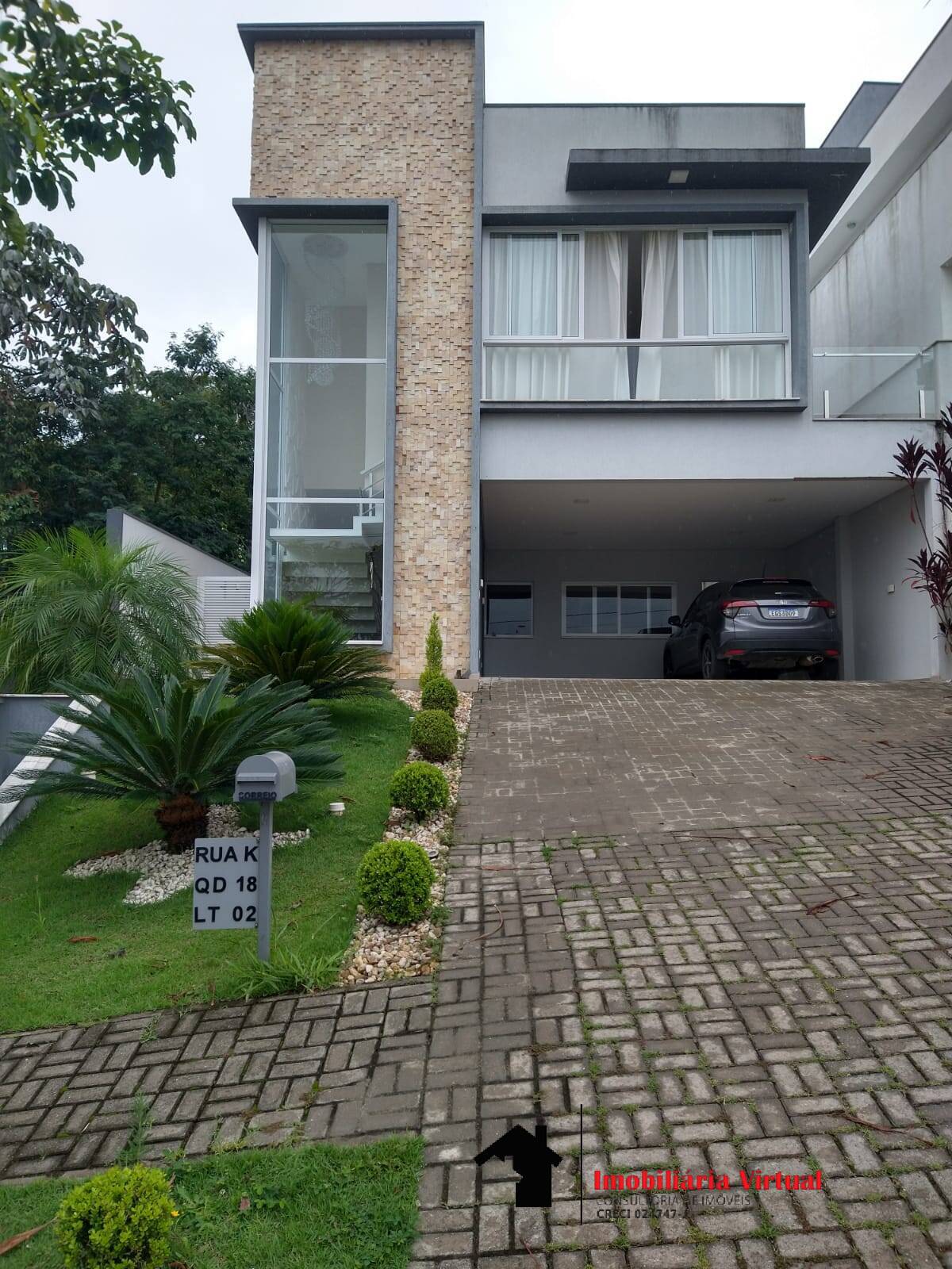 Casa de Condomínio à venda com 4 quartos, 250m² - Foto 1